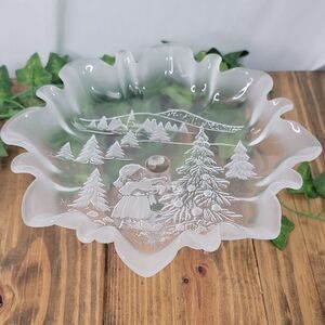 Mikasa. Holiday Classic. Footed Bon Bon. Frosted Glass Dish. NWT